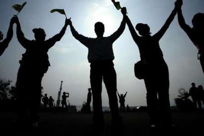 Supporters of Taiwan President Chen Shui-bian join hands on the northern island of Ho Ping February 28, 2004, as part of a massive human chain to protest against Chinese missiles aimed at Taiwan. Chen kicked off a massive protest against China on Saturday in which more than a million supporters are expected to form a human chain spanning the length of the island. REUTERS/Simon Kwong