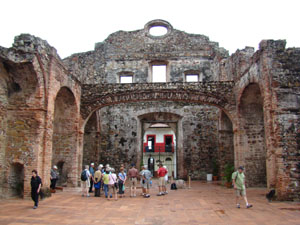 the Flat Arch in Casco Viejo